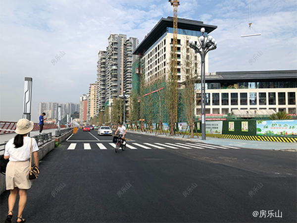 乐山滨河路