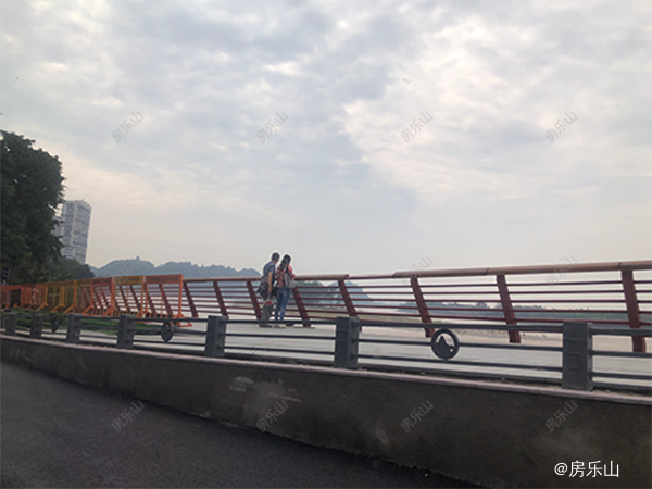 乐山滨河路实景图