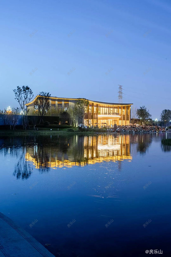 峨眉莲花湖实景图