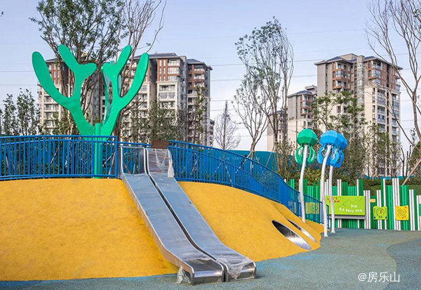 峨眉莲花湖实景图