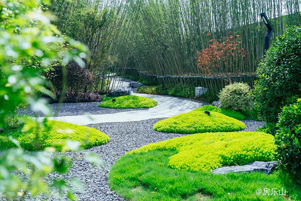 峨眉莲花湖实景图