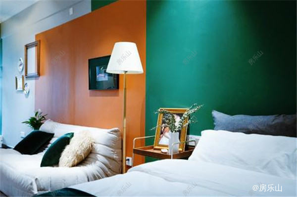 撞色主题装修风格