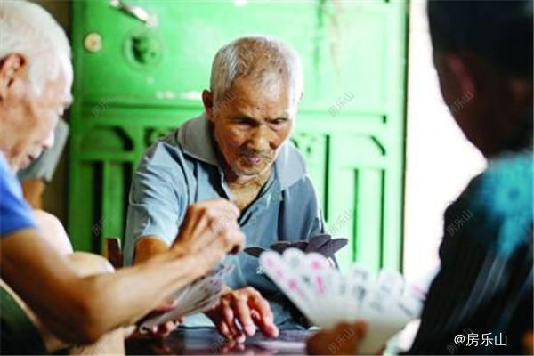 打贰柒拾的老人