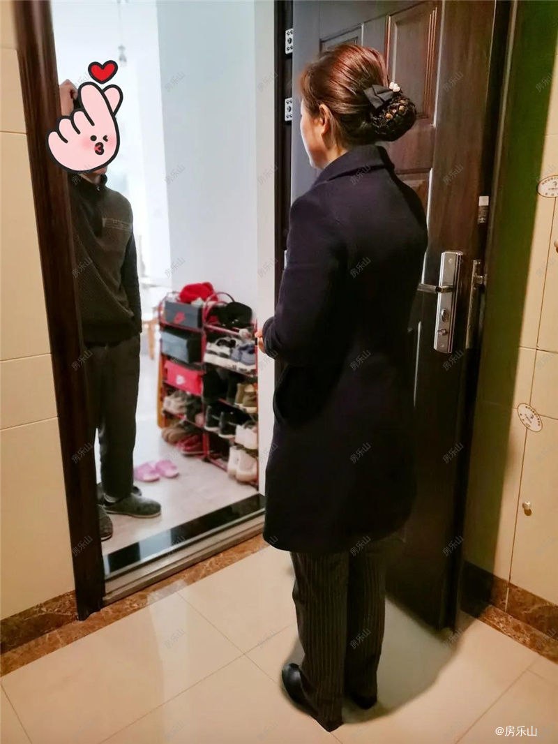 邦泰物业工作人员上门协调业主矛盾场景实拍