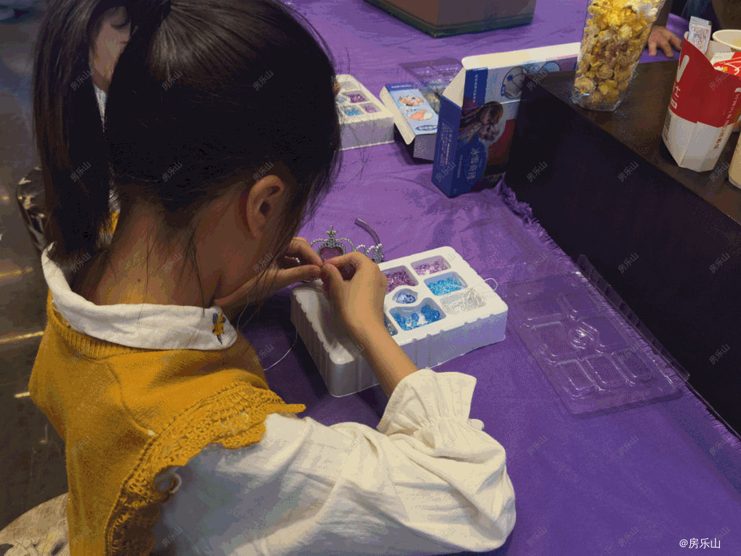 邦泰滨河湾五一活动现场图