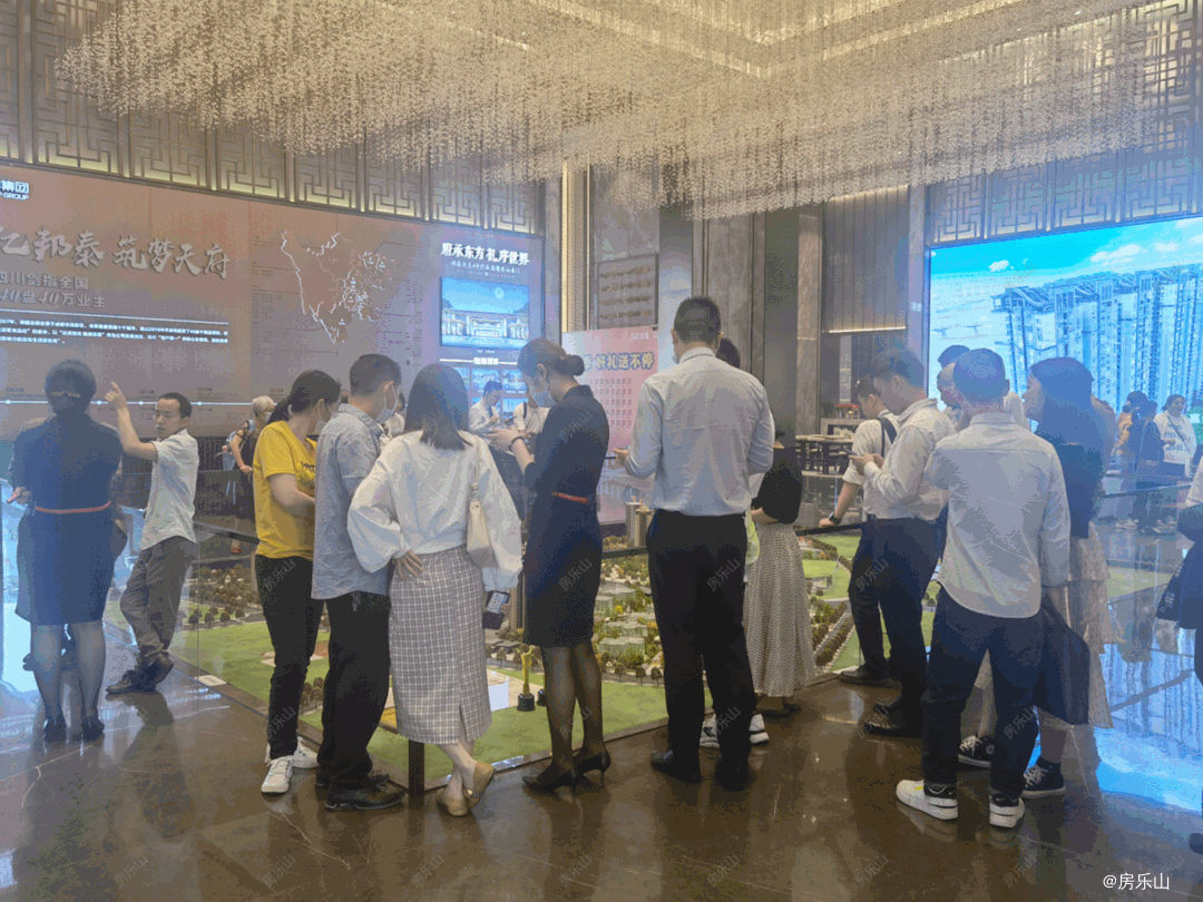 邦泰滨河湾五一活动现场图