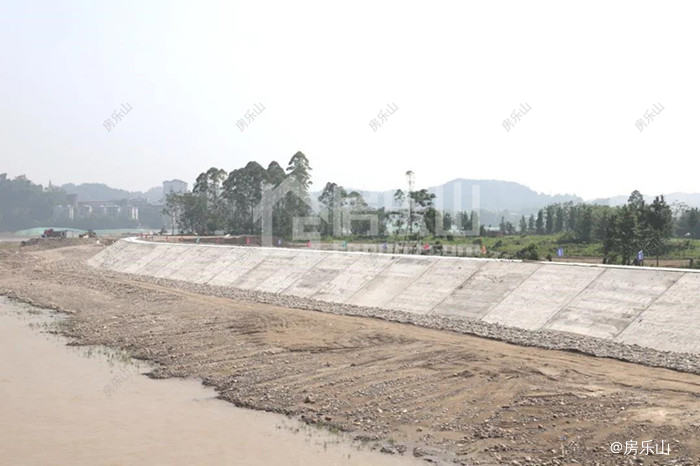 河堤修建实景图
