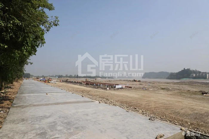 河堤修建实景图