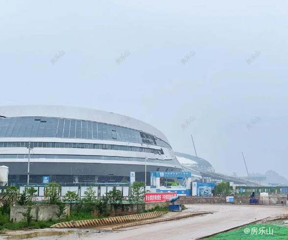 正在建设的奥体中心实景