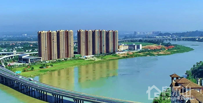 位于青衣江畔张徐坝的滟澜洲北区 位于青衣江畔张徐坝的滟澜洲北区