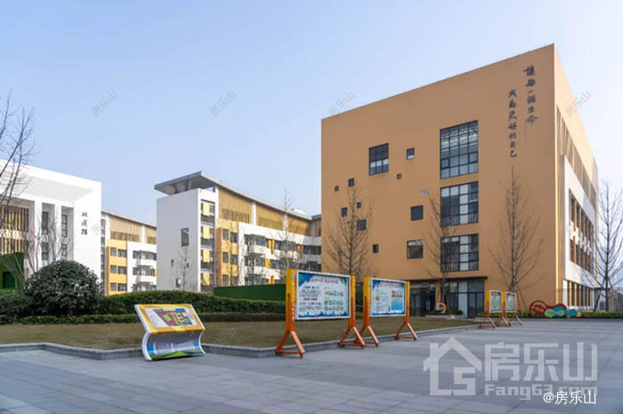 立事达教育园区实景图