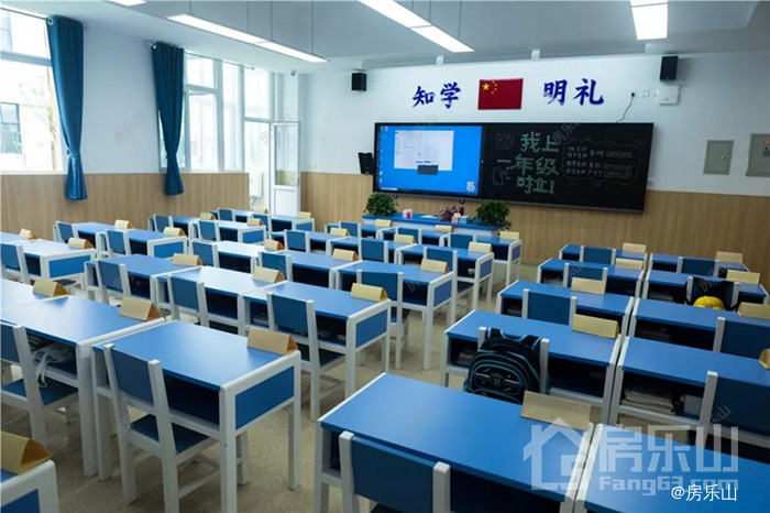 乐山市外国语小学滟澜洲校区实景图