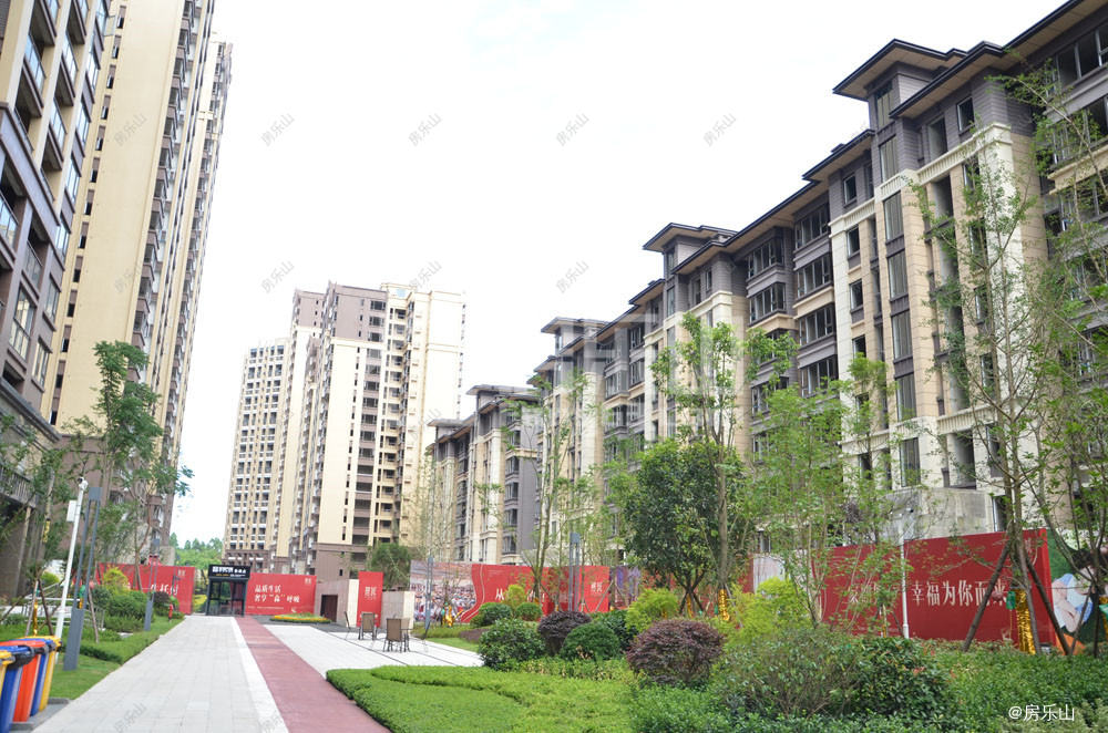 麓城洋房实景照片