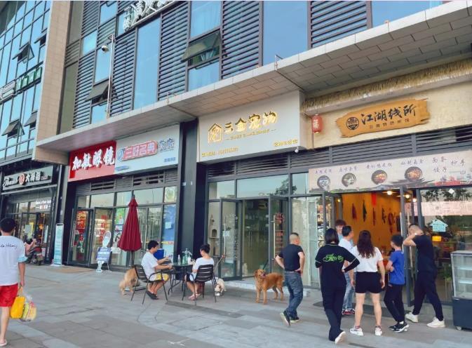 | 多种消费场景，庞大消费人群|