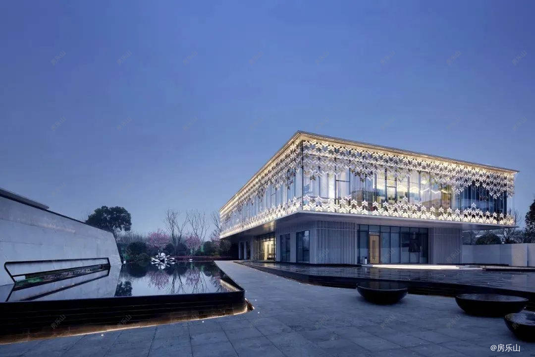 210013025450e31ae88300.jpg 640 (1).jpg