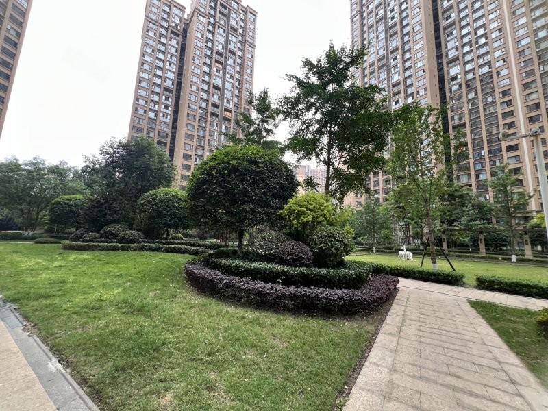 成熟配套，紧紧世豪，品质小区，带产权车位